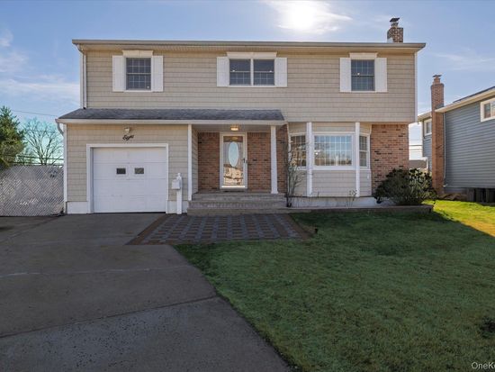 8 Patricia Court, Bethpage, NY 11714