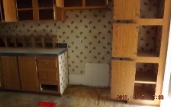 5th image of 392 Royal Dr S