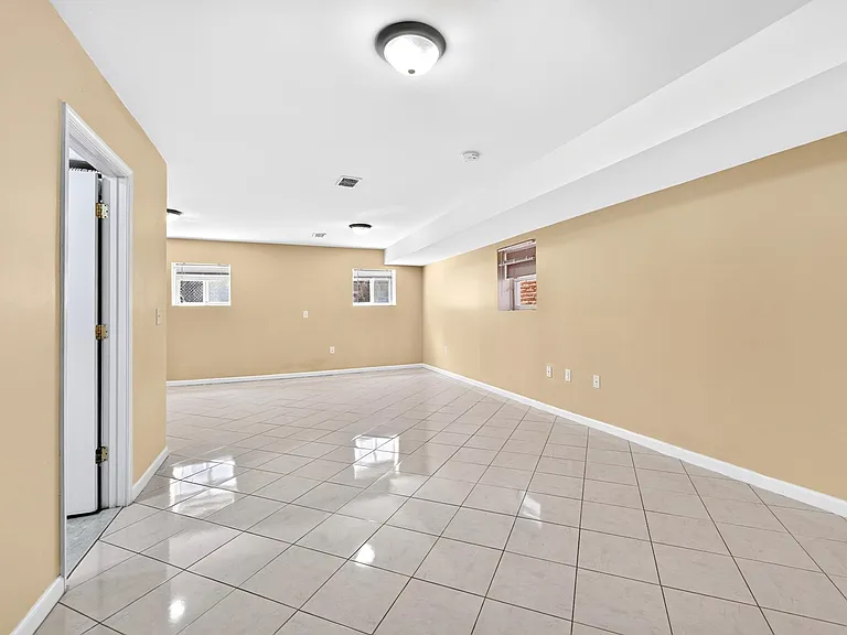 43 Manhattan Ave #1 — Photo 23