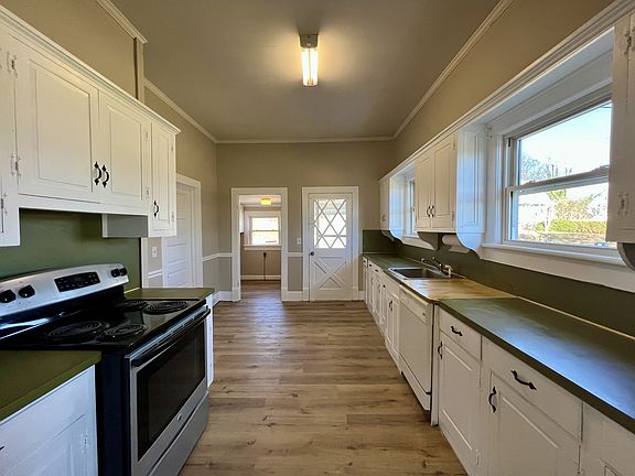 3rd image of 201 E Cowles St
