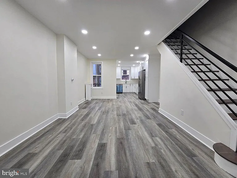 962 Carver St — Photo 8
