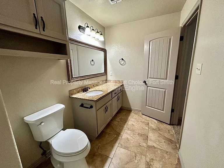 4802 S 28th St — Photo 16