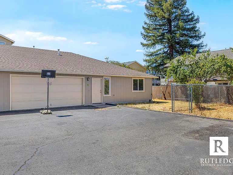 164 S Haskell St — Photo 2
