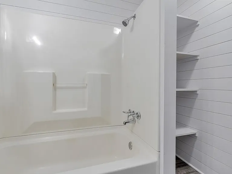371 E Pace Ave — Photo 13