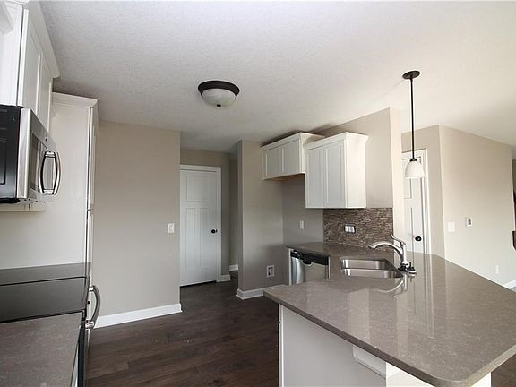 3rd image of 4725 NE Oak Dr