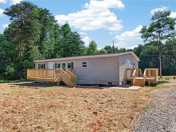 3rd image of 3785 Rockford Rd