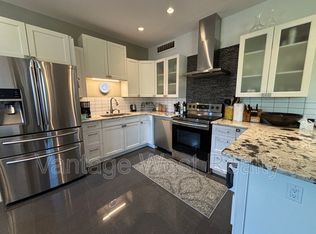 935B Laurier Ave, Kelowna, BC V1Y6A9