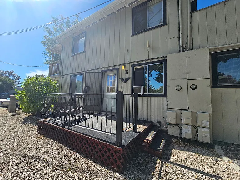 410 E Spear St — Photo 8