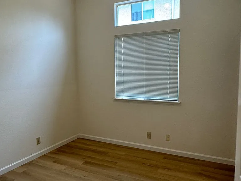 1422 Lorimer Way — Photo 12