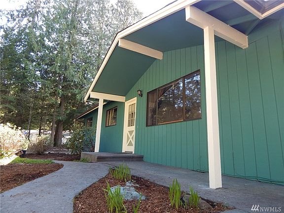 Front porch. Fresh exterior paint!