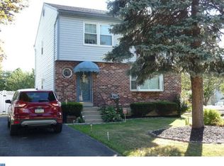 15 Stratford Ave, Aldan, PA 19018