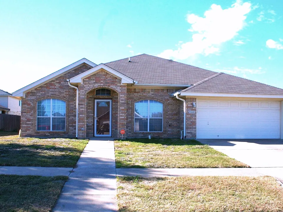 2801 Wisteria Ln