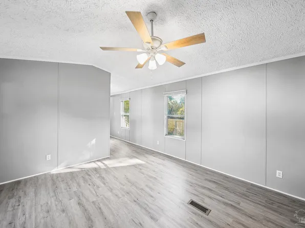 8520 Elbert St, Pensacola, FL 32514
