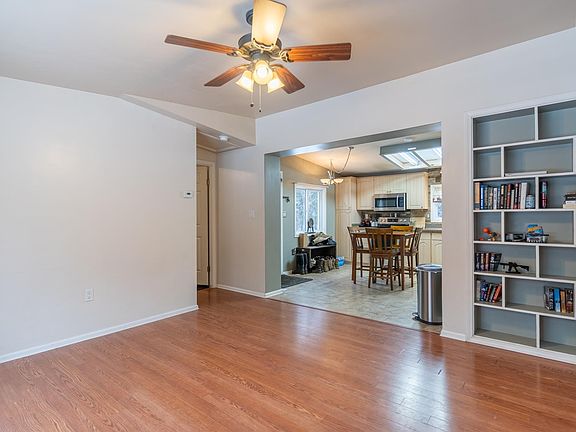 5th image of 2422 Bradway Rd