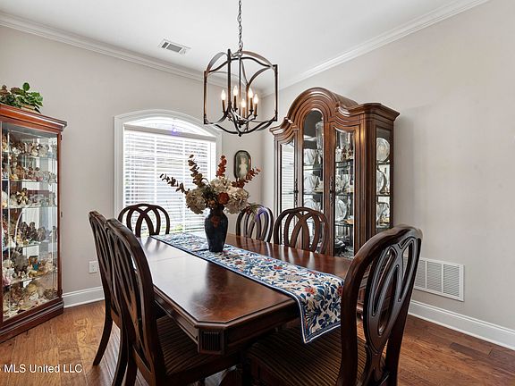 4th image of 4389 Vineyard Dr W