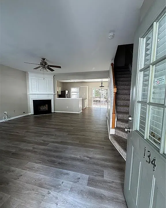 3 bed, 2.5 bath, 1316 sqft, $2,000 — Photo 2