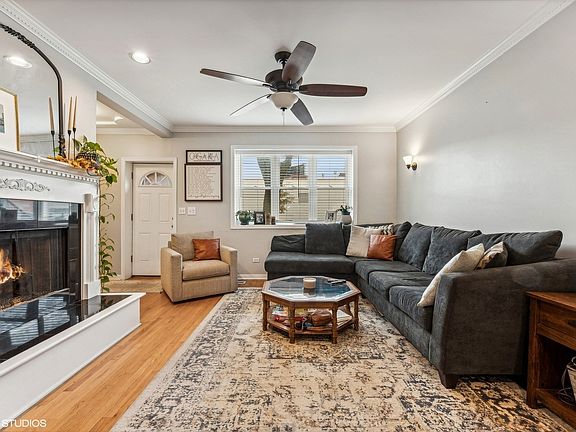 3rd image of 1926 N Hermitage Ave #1