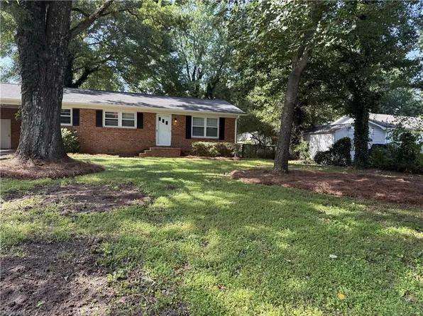 8127 Renfrew Rd, Greensboro, NC 27409