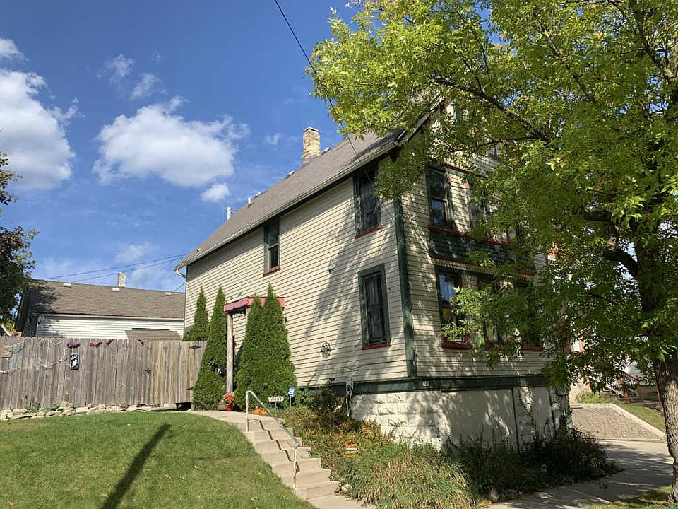 1st image of 116-A E Lloyd St #118