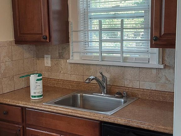3rd image of 23 Oakwood Ave Floor 2