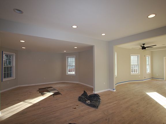 4th image of 210 Oakland Ave