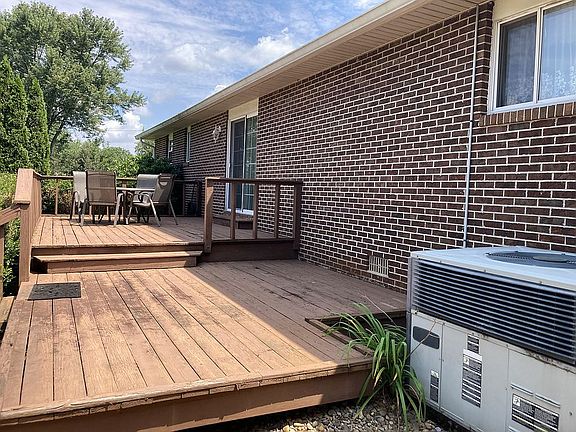 3rd image of 509 Kinzalow Cir