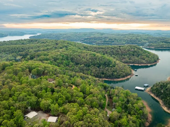 9 County Road 1526, Eureka Springs, AR 72632
