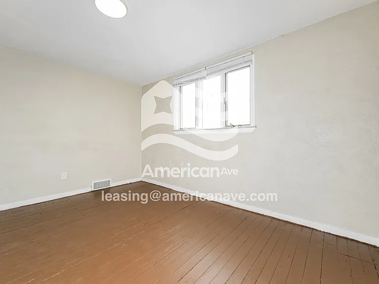 1620737_010_main_bedroom_10.jpg