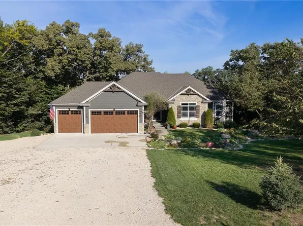 17361 Blue Moon Ln, Tonganoxie, KS 66086