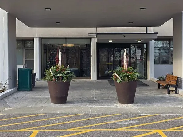 715 Don Mills Rd #2504, Toronto, ON M3C 1S4