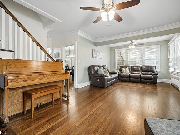 5th image of 223 Keats Ave