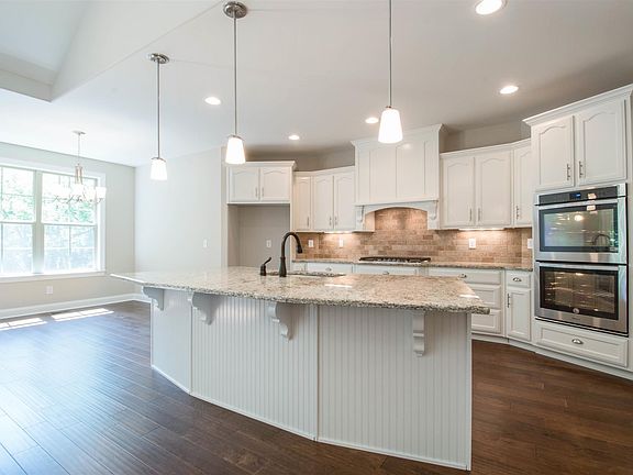 5th image of 1092 Luxborough Dr Lot 585