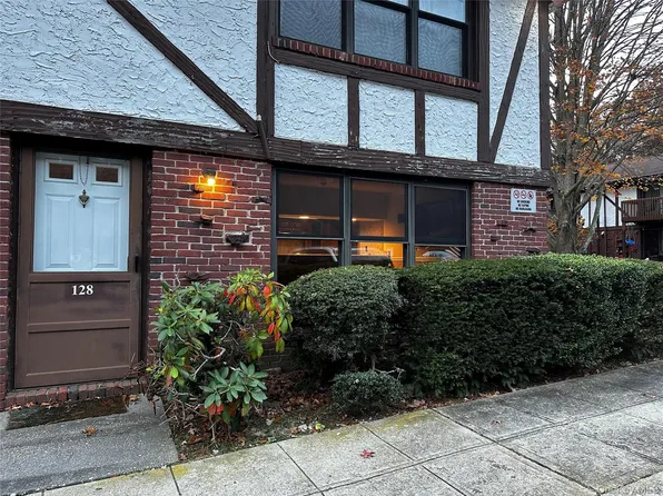 128 Bailey Court #128, Middle Island, NY 11953