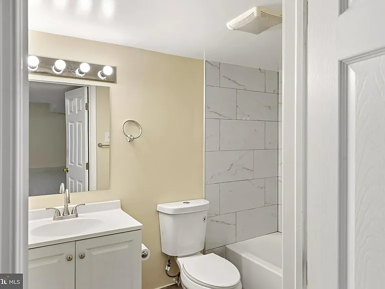 4704 Denview Way — Photo 9