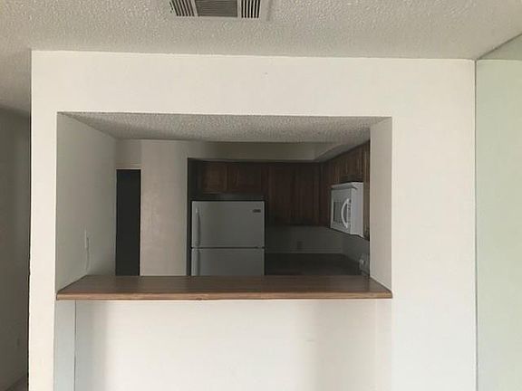2nd image of 2310 Bamboo Dr APT J107