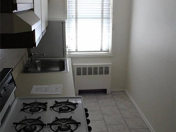 5th image of 159 Smith St APT G5