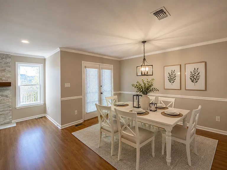 1435 Old Virginia Ct SE — Photo 2