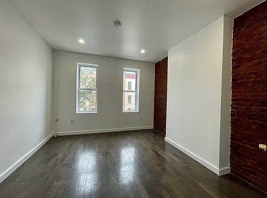 Rented by Oxford Property Group | media 44