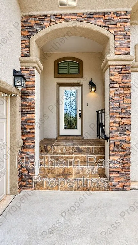 4 bed, 3.0 bath, 2393 sqft, $2,265 — Photo 4