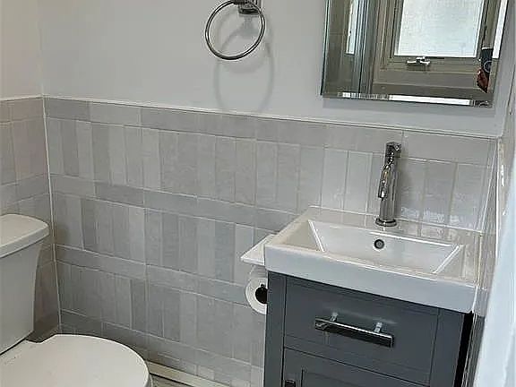 4th image of 15331 80th St APT 2