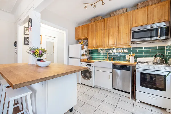 Sold by Brick&Mortar | media 4