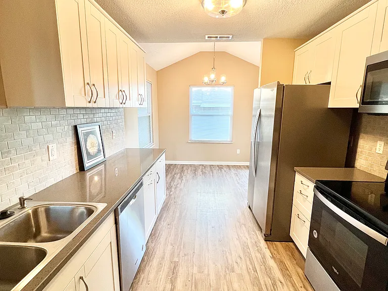 4825 W 24th St — Photo 3
