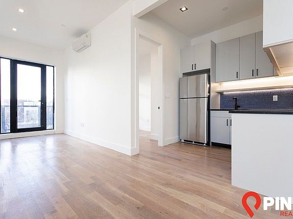 5th image of 163 Graham Ave #5B
