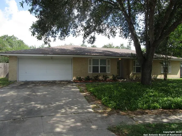 1413 Las Palmas, Beeville 78102