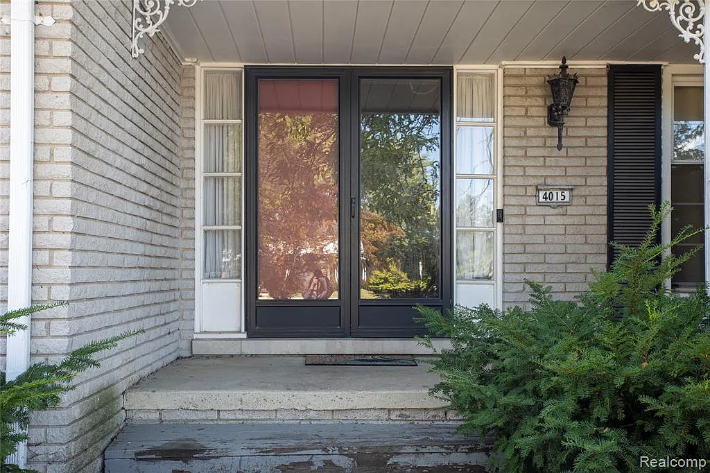 4 bed, 2.5 bath, 3765 sqft, $3,400 — Photo 3