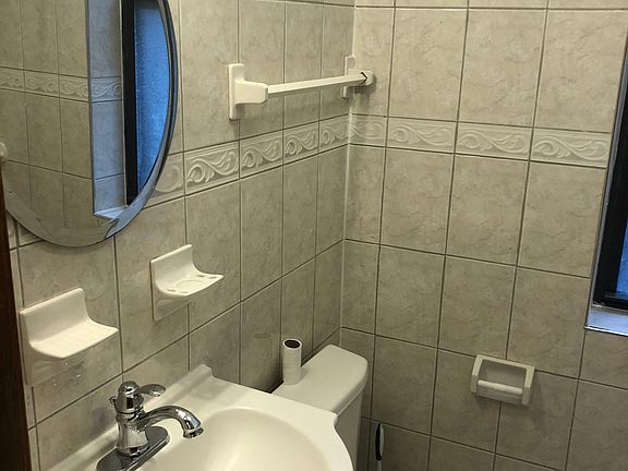 4th image of 1357 N Ashland Ave #1B