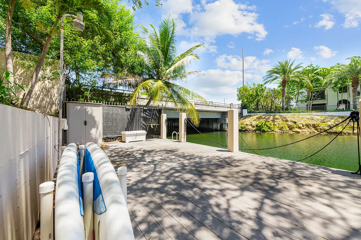Building Photo - 5201 Orduna Dr #11
