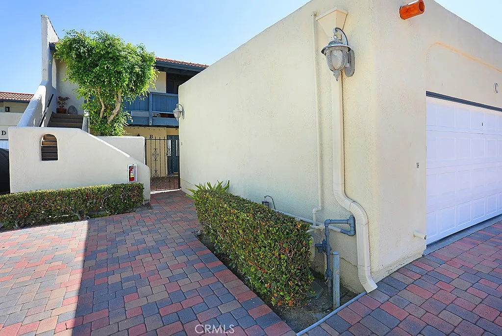 3 bed, 1646 sqft, $6,400 — Photo 3