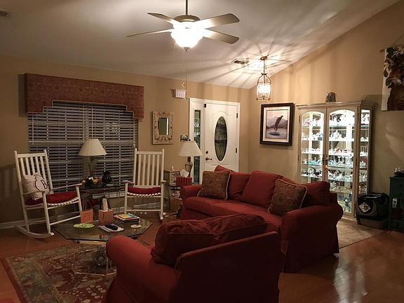 2nd image of 812 Meadowfield Dr