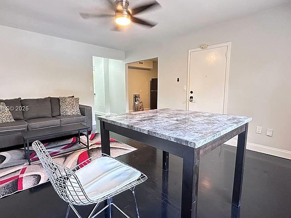 2nd image of 320 SW 29th Rd #2